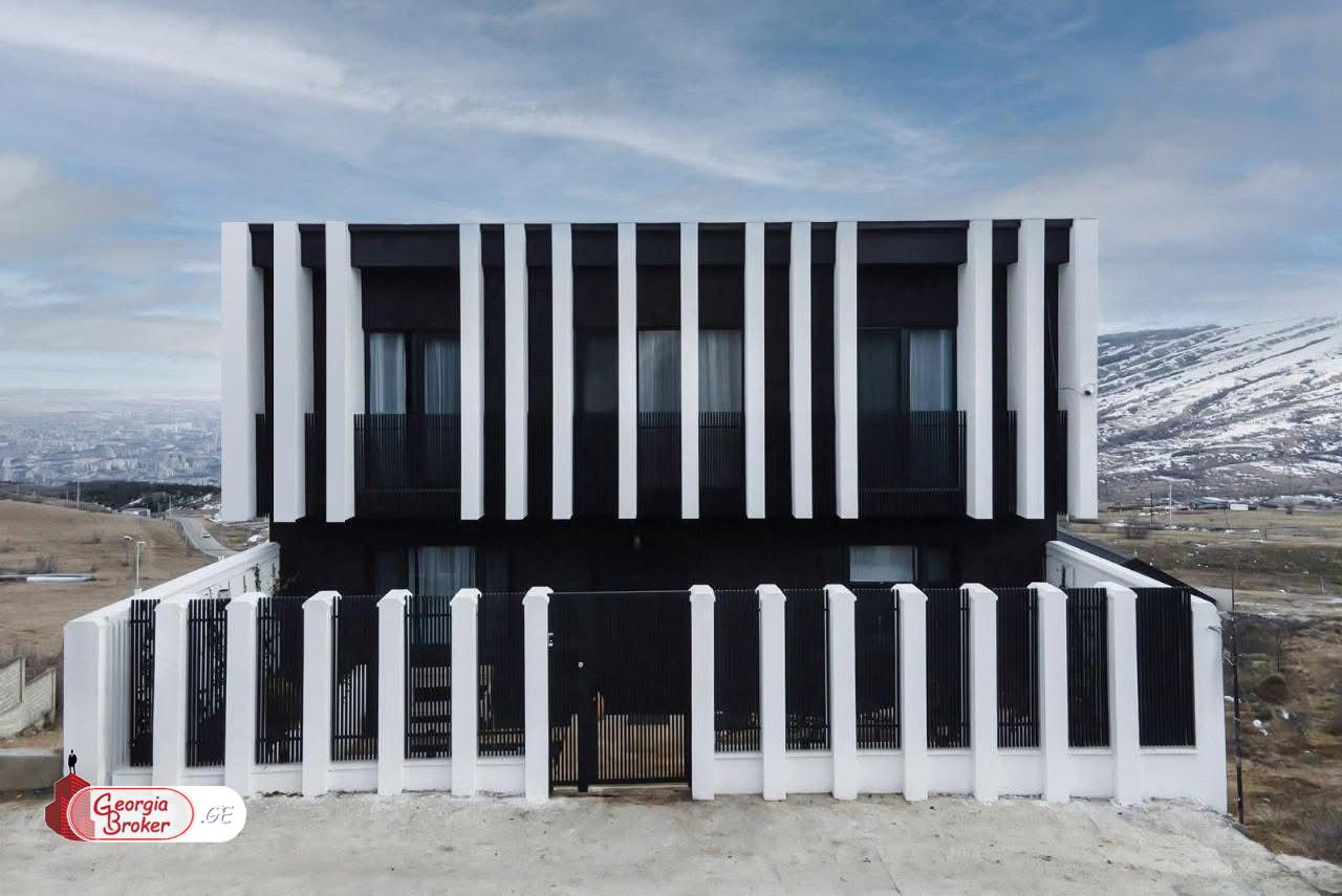 nearly repaired 9-room house for sale